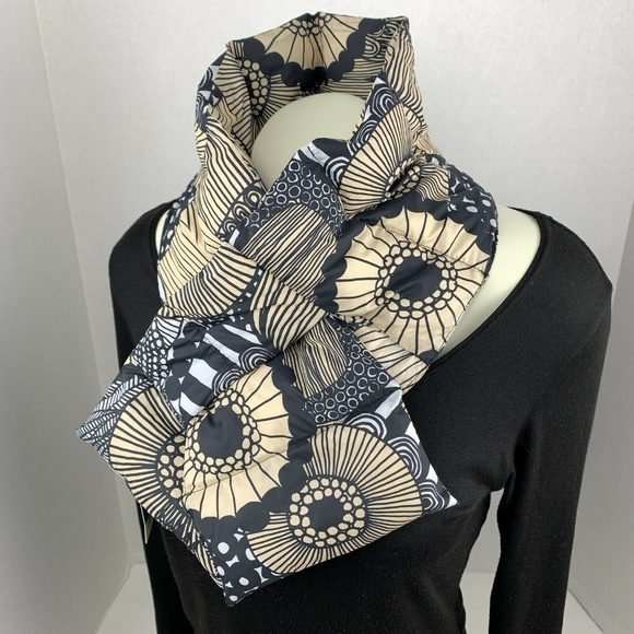 Marimekko x Uniqlo Padded Scarf Black Tan Floral